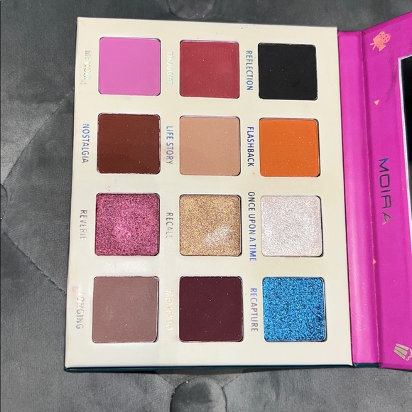 Eyeshadow palettes - Picture 3 of 5